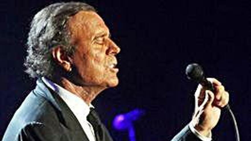 Julio Iglesias, durante un concierto.