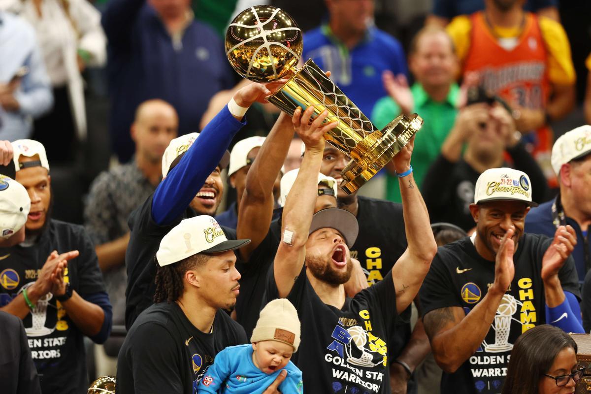 ¡Así celebraron los Warrios el título de la NBA!