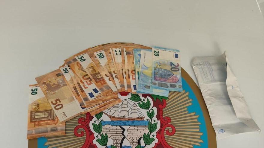 Pierde un sobre con 1.300 euros en la plaza de abastos de Moaña y lo recupera gracias a los placeros