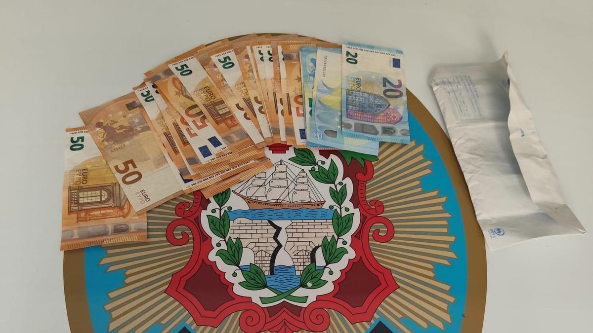 Los agentes municipales custodiaron el dinero.