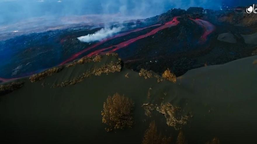 Vista aérea del cono y coladas del volcán de La Palma