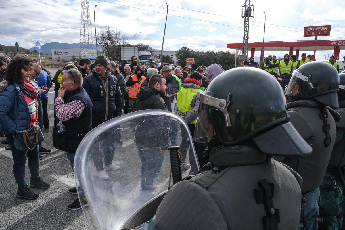 Así ha sido la protesta de agricultores del Alto y Medio Vinalopó en Villena