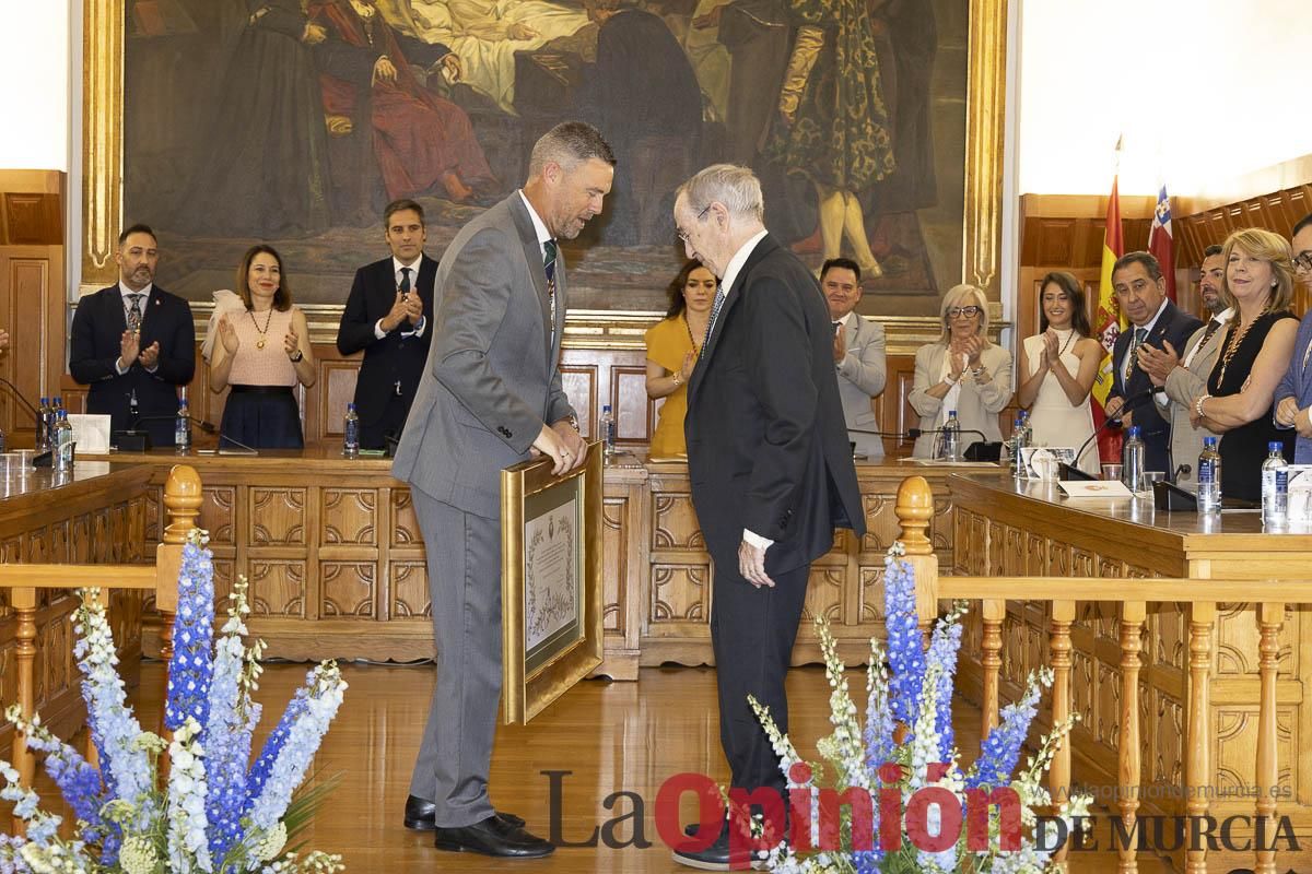 Así se ha vivido el emocionante acto del nombramiento de 'Hijo Predilecto' de Caravaca al doctor Juan Manuel Laborda