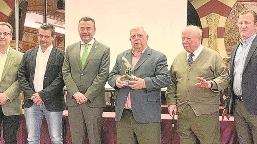 La Cofradía del Valle entrega el premio Prudencio Uzar a Amara