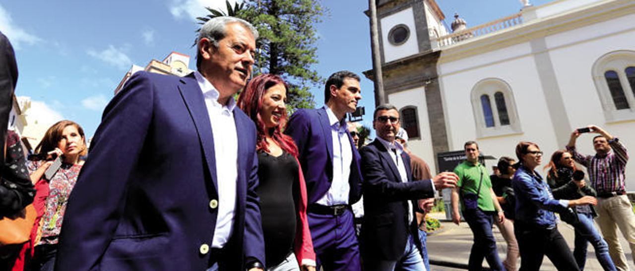 Aurelio Abreu, Patricia Hernández, Pedro Sánchez y Javier Abreu durante la campaña del 24-M.