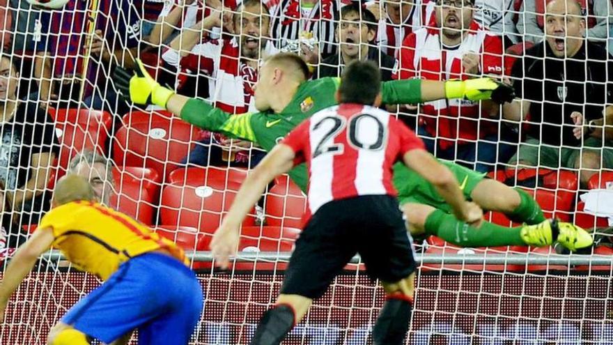 Uno de los tres goles de Aduriz en el partido de ida de la Supercopa contra el Barcelona.