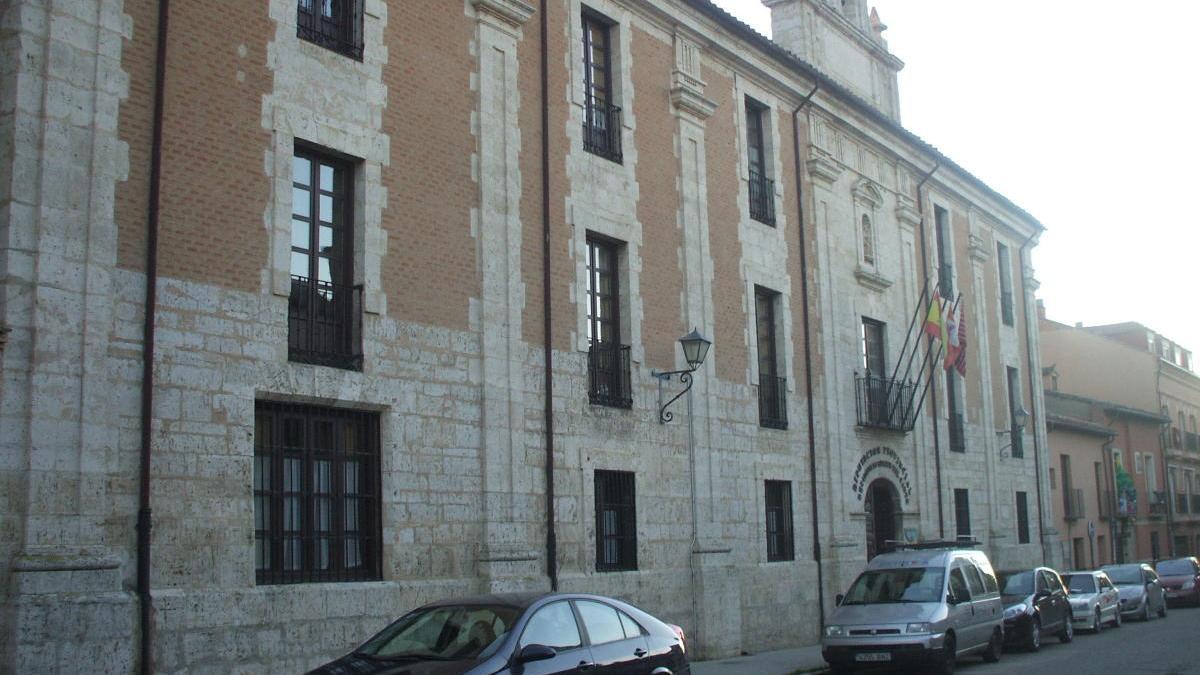 Edificio que alberga el servicio de la residencia Virgen del Canto de Toro.