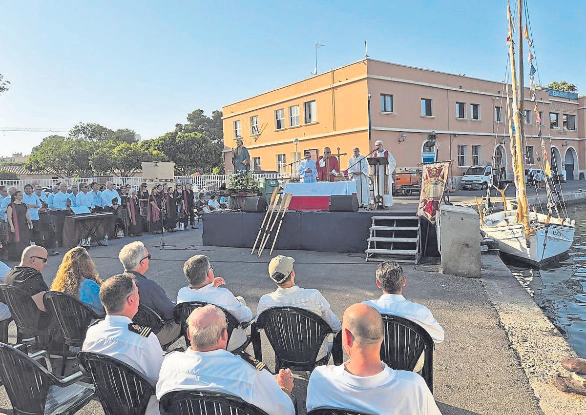 Los pescadores de Palma honran a Sant Pere con la tradicional procesión marítima