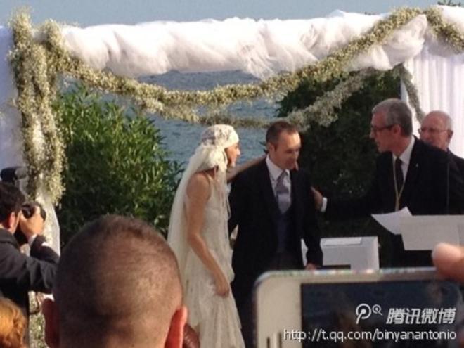 Andrés Iniesta y Ana Ortiz, durante la ceremonia de su boda