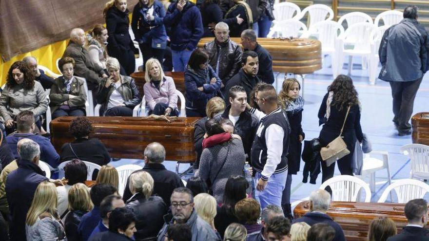 Los Reyes presiden el funeral en Bullas tras dar el pésame a los familiares de las víctimas