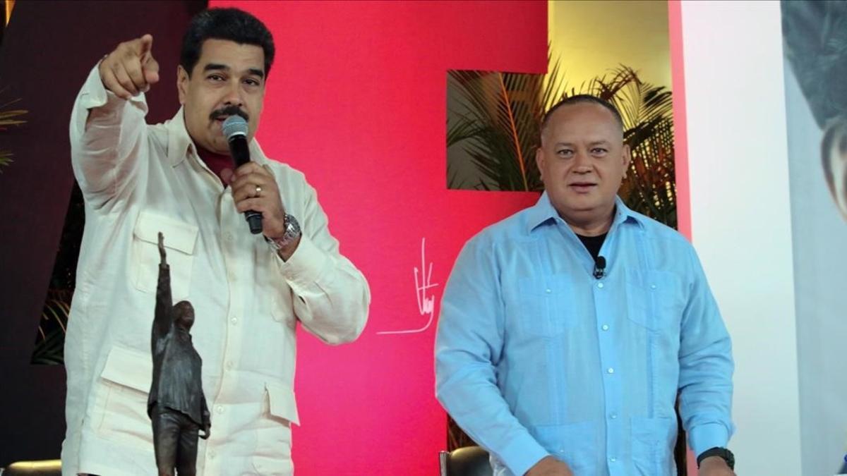Nicolás Maduro y Diosdado Cabello en su aparición de ayer en la televisión estatal venezolana.