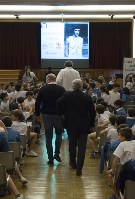 Fernando Romay visita el colegio Santa María del Naranco en Oviedo