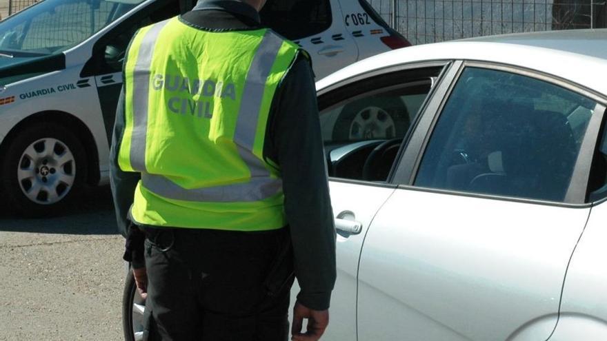 La Guardia Civil detiene a dos personas por tráfico de drogas en la provincia
