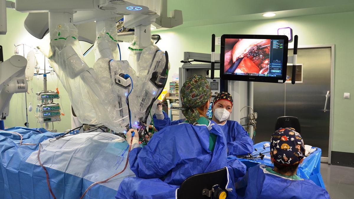 Momento de la intervención realizada en el Hospital Universitario de Gran Canaria Doctor Negrín.