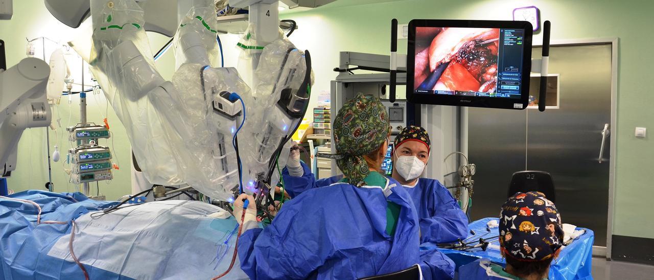 Momento de la intervención realizada en el Hospital Universitario de Gran Canaria Doctor Negrín.