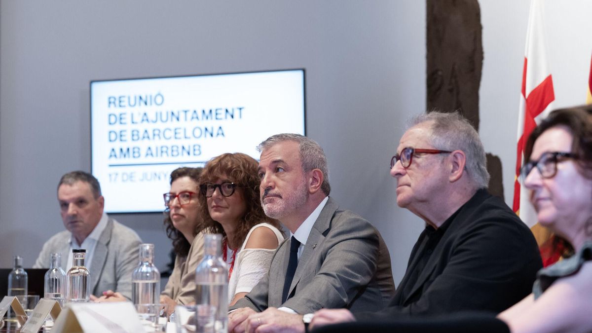 El alcalde Jaume Collboni se reúne con el director de Airbnb en España y Portugal, Jaime Rodríguez, en el Ayuntamiento de Barcelona, a 17 de junio de 2025, en Madrid (España).