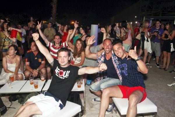 Cientos de personas festejan en Las Playas el pase a semifinales