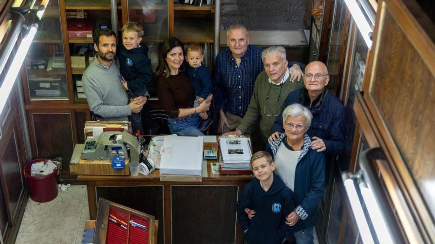 Cierra la Papelería Eutimio de Alicante tras 90 años