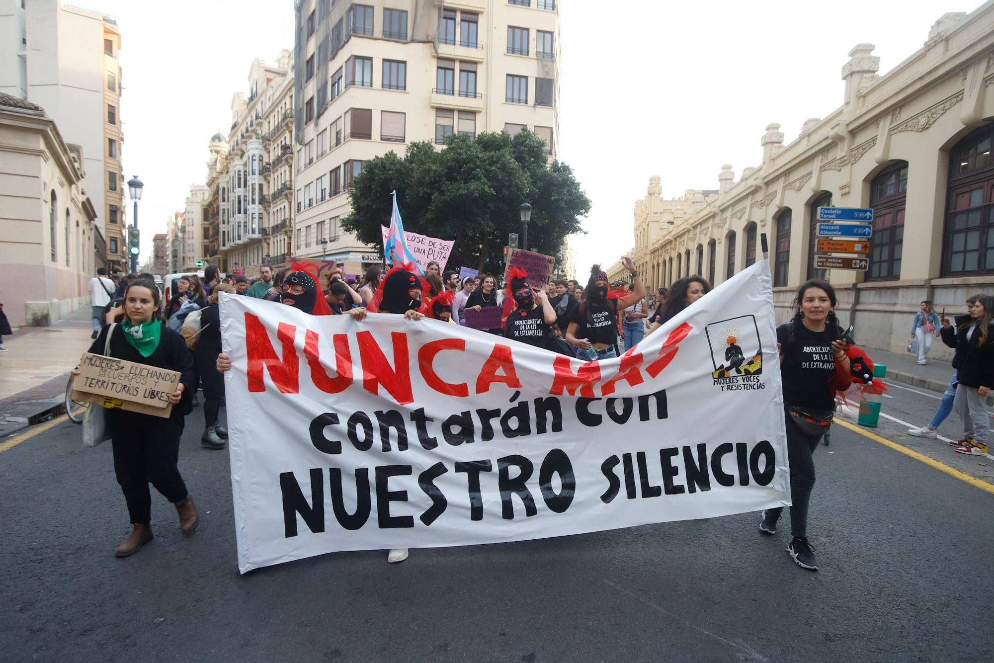 La manifestación de la Coordinadora Feminista de València para celebrar el 8 M