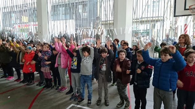 Niños piden la paz en el colegio Jovellanos