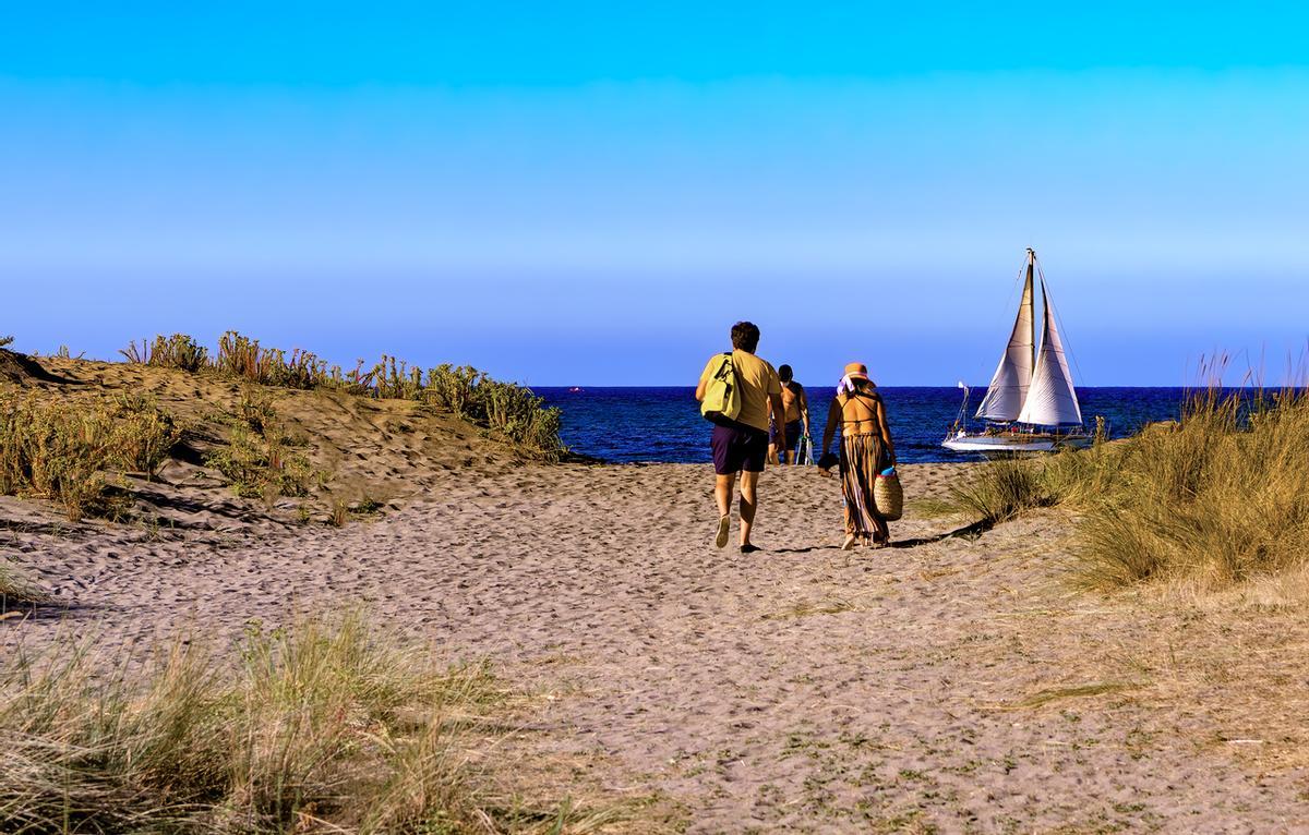 La llegada a la playa de Morouzos