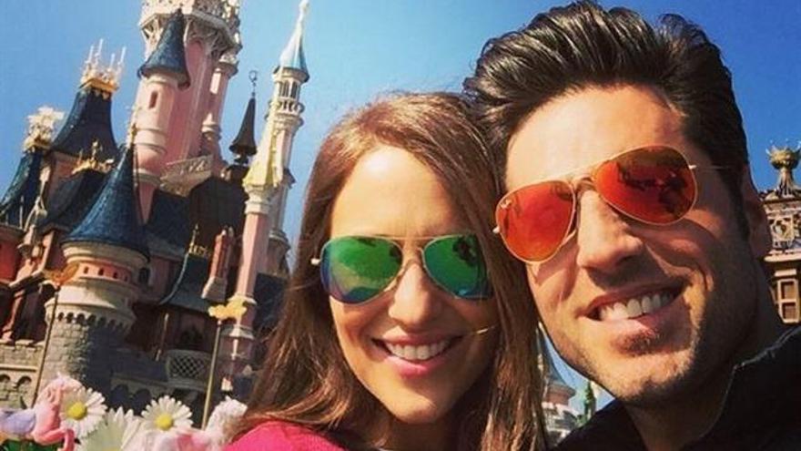 Paula Echevarría y David Bustamante, en Disneyland.