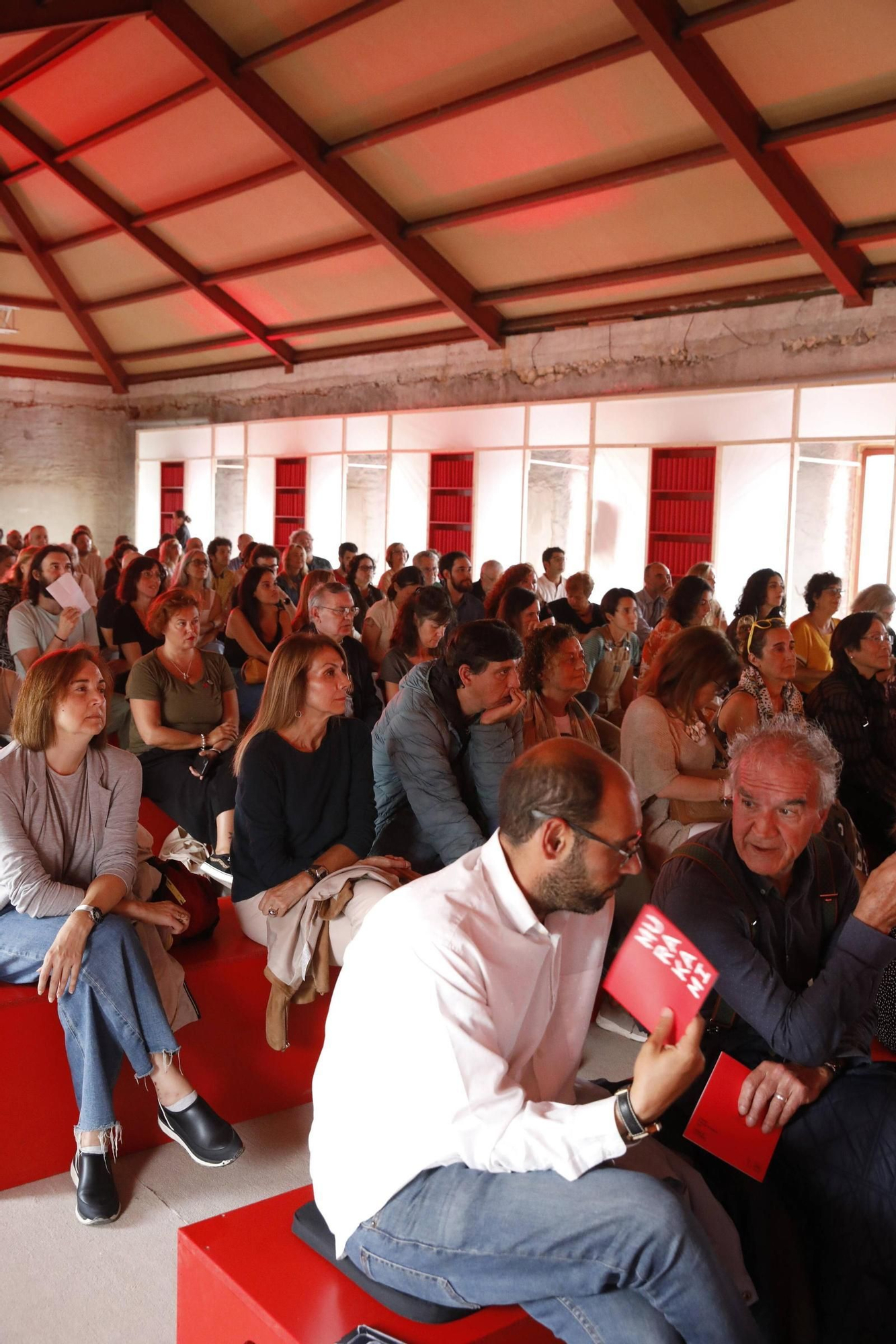 Mesa Redonda "¿De qué hablamos cuando hablamos de Murakami? Murakami en la orilla" en Edificio Tabacalera (Gijón)