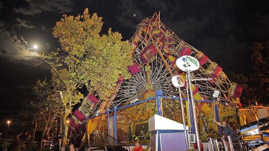 Los destrozos han sido importantes en las carpas instaladas, entre ellas la de la televisión local Tele 7, que en ese momento estaba haciendo un directo.