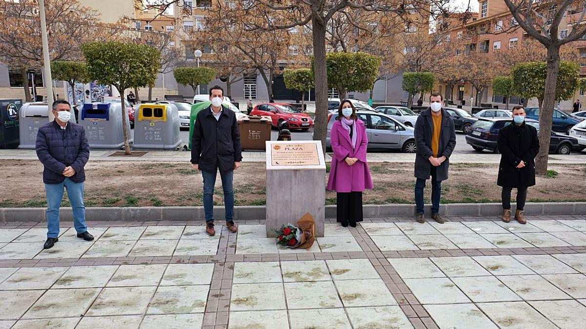 Rosa Pérez presidiendo el homenaje a a Teófilo del Valle en el 45 aniversario de su muerte. | ÁXEL ÁLVAREZ