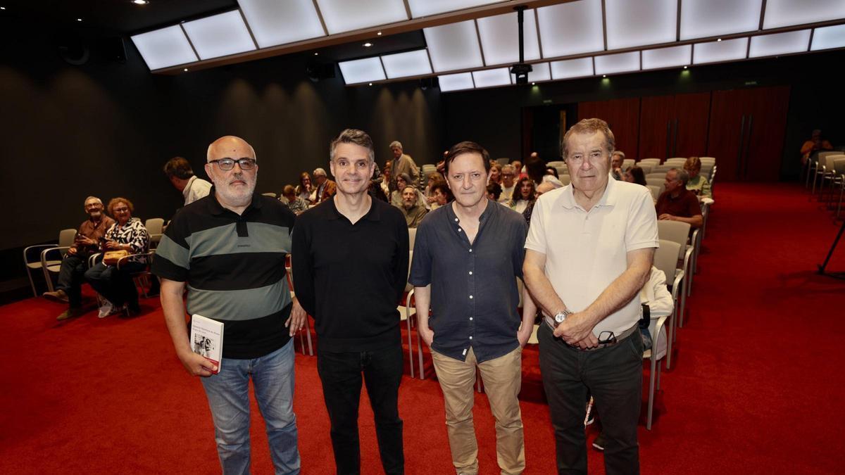 De izquierda a derecha, Javier Gámez, Eduardo San José, Ignacio Martínez de Pisón y Pedro Sánchez Lazo, en el Club LA NUEVA ESPAÑA.
