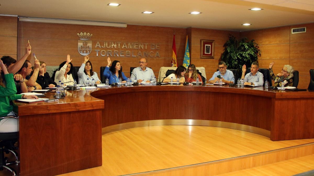 El pleno de Torreblanca dio luz verde a la adjudicación a la AIU Azahar Sea Torreblanca como agente urbanizador del PAI del golf con los votos a favor del equipo de gobierno (PP y Torreblanca Decide) y el PSPV-PSOE.