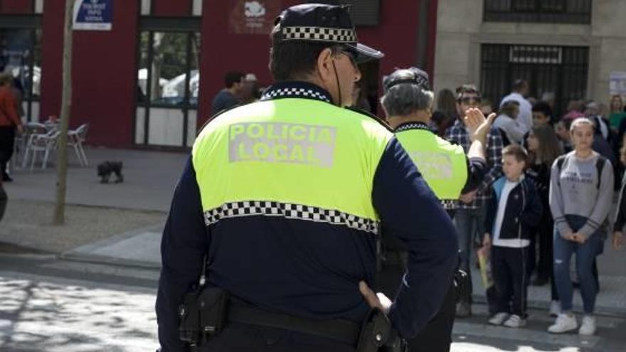 Imagen de archivo de agentes de la Policía Local de Xàtiva.