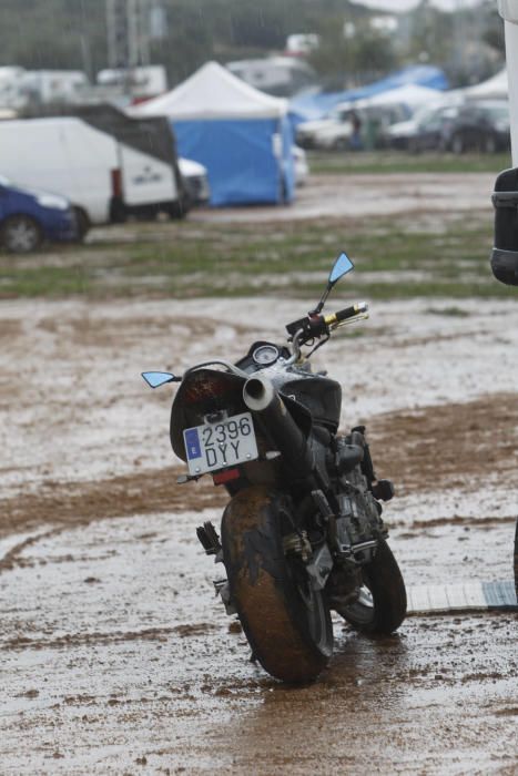 Zonas del camping de Cheste embarradas por las lluvias