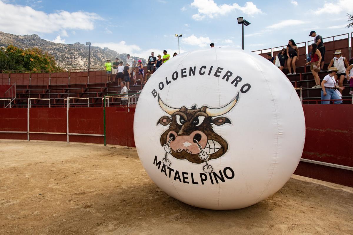La bola del Boloencierro de Mataelpino.