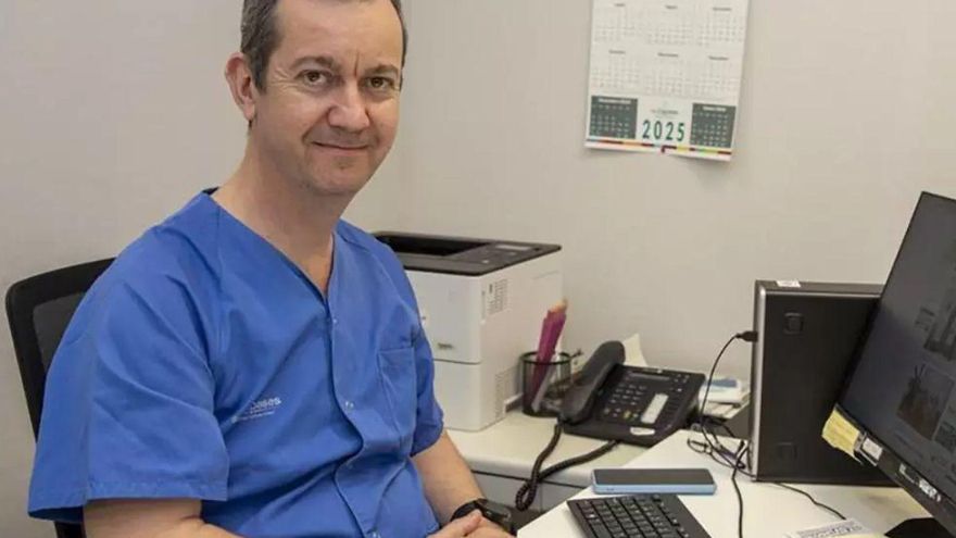 Joaquín Fernández, médico digestivo: &quot;Casi todos desarrollamos divertículos en el colon con la edad, pero solo unos pocos tienen la enfermedad&quot;