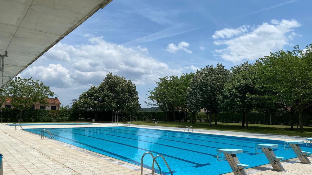 La piscina grossa municipal de Besalú romandrà tancada durant el dia d'avui.
