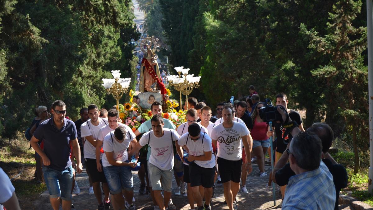 Pujada de la Mare de Déu a la seua ermita