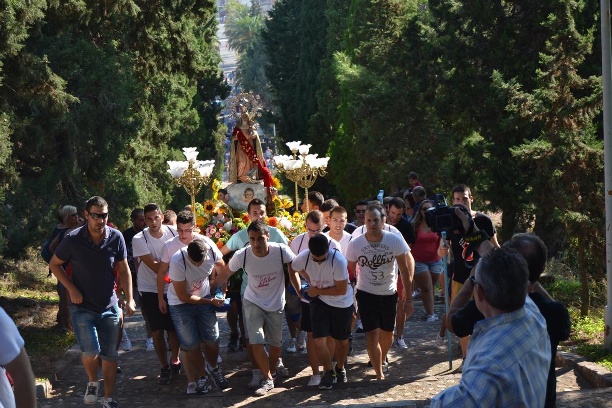 Pujada de la Mare de Déu a la seua ermita
