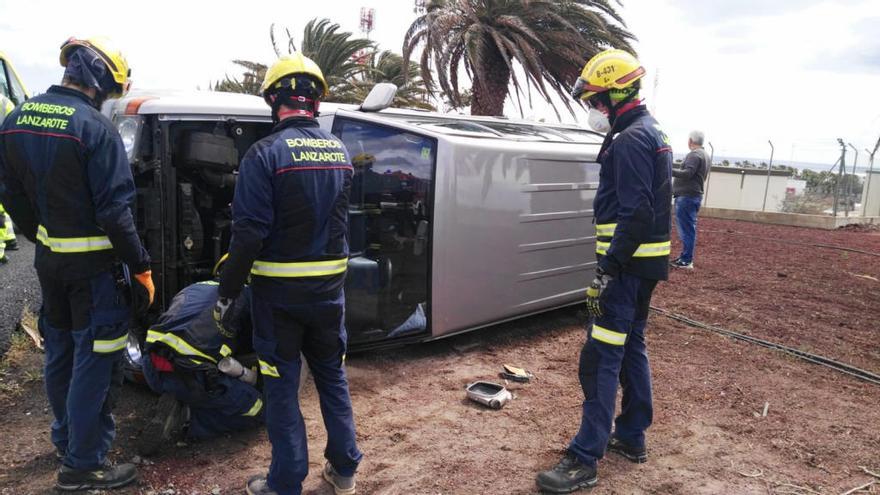 Vuelco sin atrapados en Lanzarote