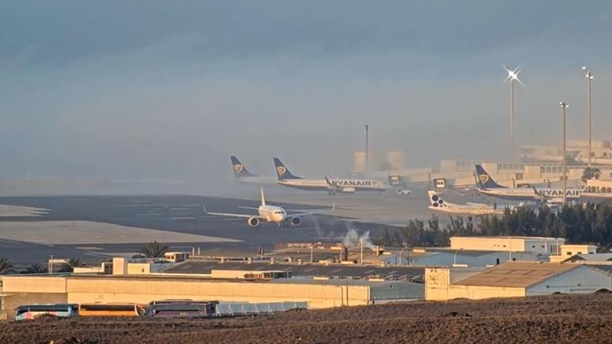 Desvían vuelos del aeropuerto de Lanzarote por baja visibilidad