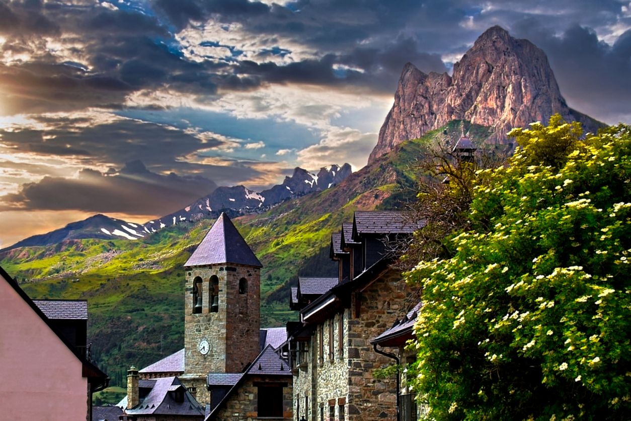 La arquitectura tradicional pirenaica sigue viva en Lanuza