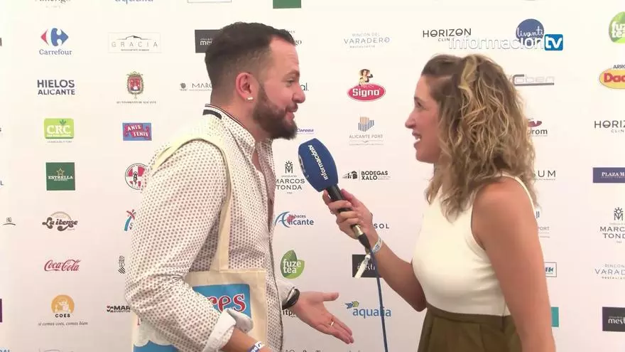 Rafa Mas visita el Racó de Información TV en los Jardines de la Diputación