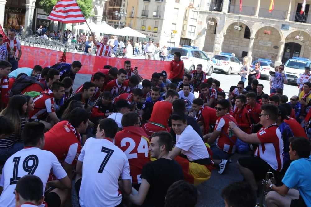 Espectacular ambiente previo al partido de play off Zamora CF - El Haro Deportivo