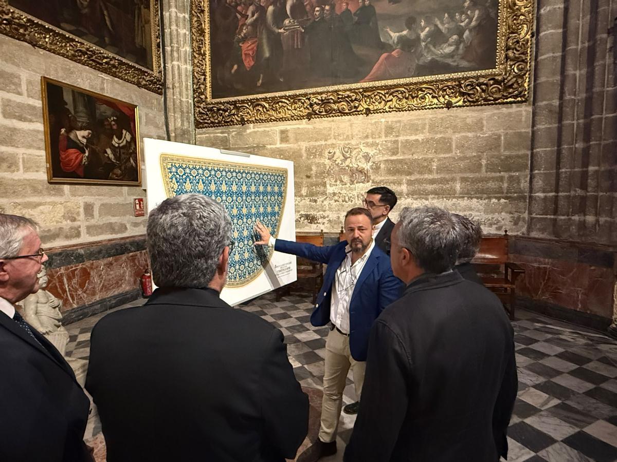 Presentación del proyecto del nuevo manto de la Virgen de los Reyes
