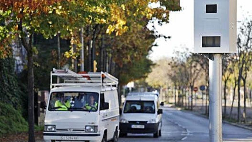 La caixa de radar situada al mig de l&#039;avinguda Lluís Pericot.