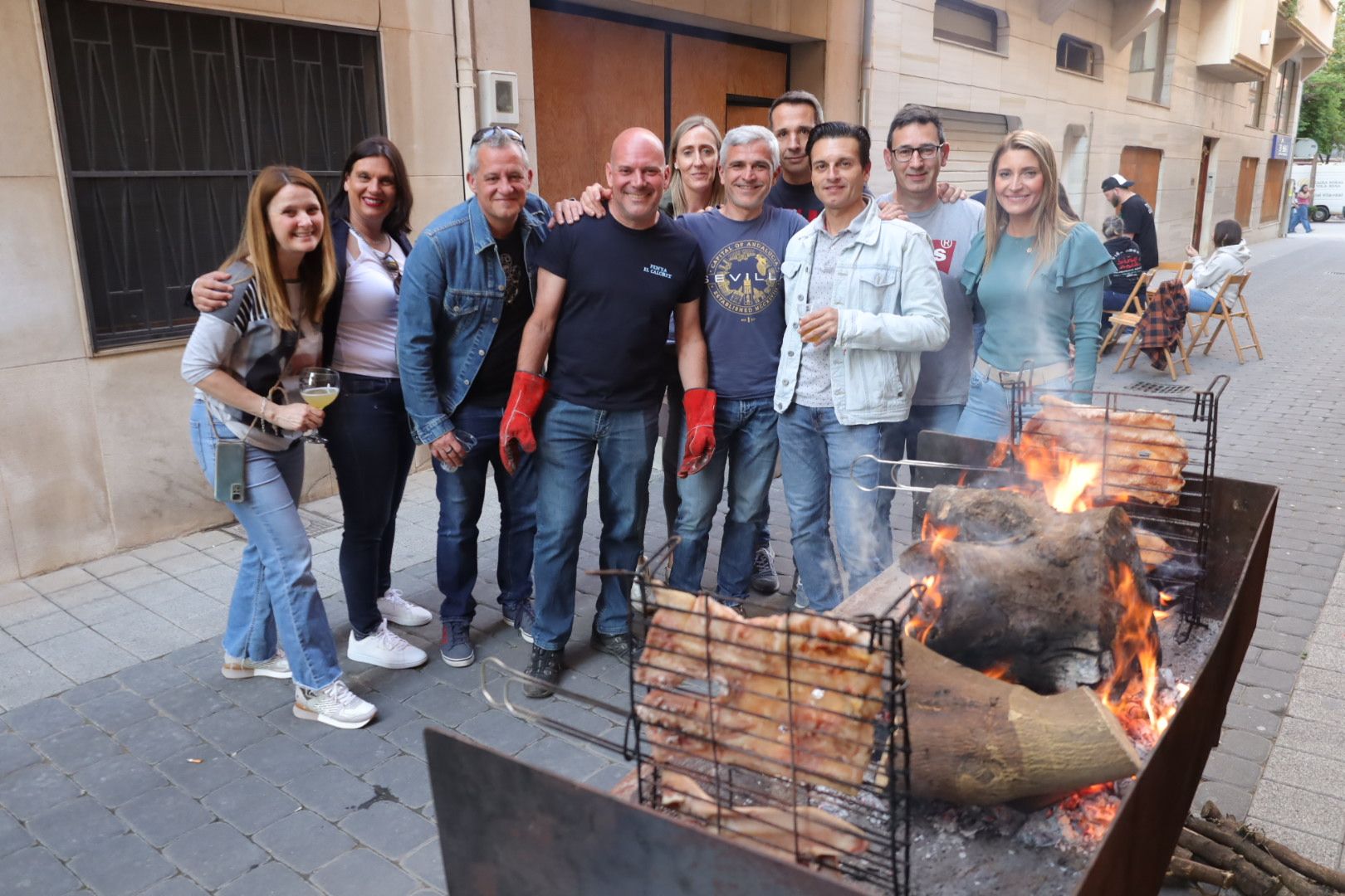 FOTOGALERÍA I Las imágenes de la Nit de la Xulla y del encuentro de elaboración de allioli de las fiestas de Vila-real