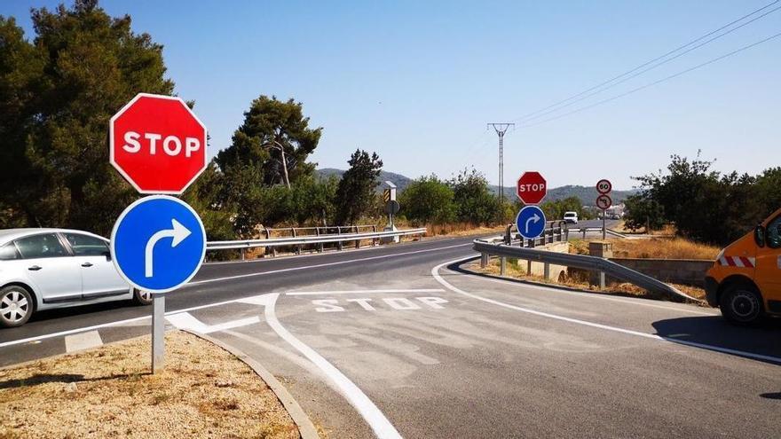 Plan de choque para la seguridad vial en las carreteras de Andalucía: señales, marcas viales y barreras metálicas serán renovadas