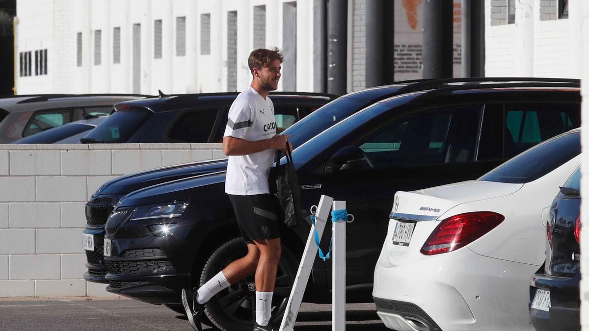 Nico González llega a la Ciudad Deportiva para ponerse de nuevo a trabajar