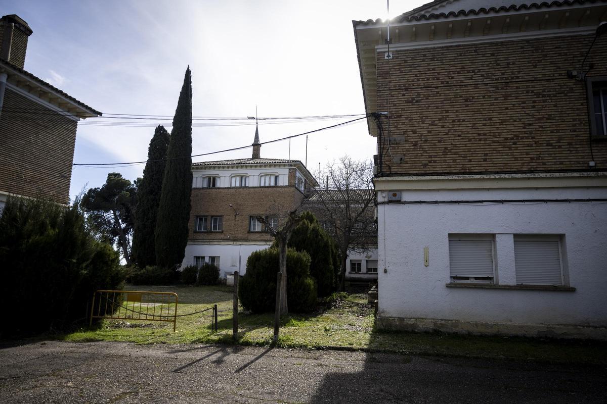 En imágenes | Así está la abandonada escuela de aviación del Aeropuerto de Huesca