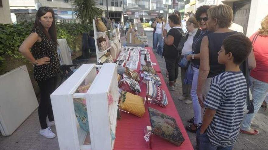 Un puesto del mercadillo ayer en la calle Posse.